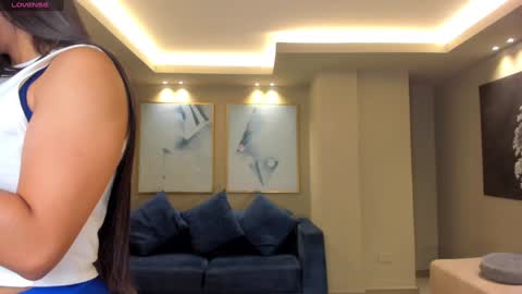 Lizzi  online show from January 7, 2025, 1:14 pm