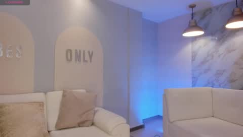 Lizzi  online show from November 2, 2025, 4:09 pm