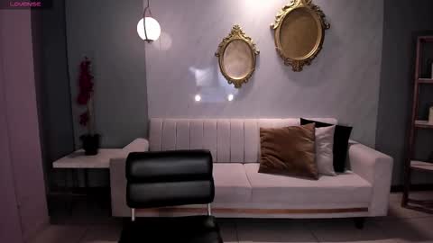 Lizzi  online show from November 24, 2025, 9:14 pm