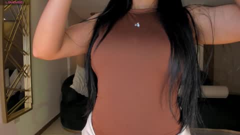 Lizzi  online show from November 28, 2025, 9:17 pm