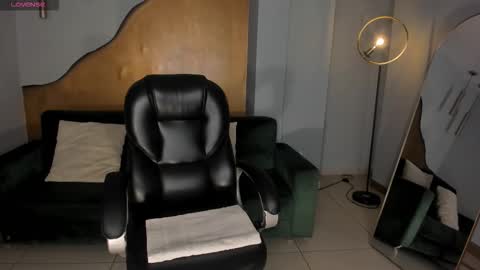 Lizzi  online show from February 4, 2026, 9:09 pm