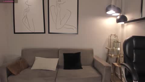 Lizzi  online show from February 19, 2026, 8:16 pm