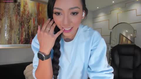 Lizzi  online show from February 26, 2026, 8:52 pm