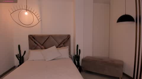 Lizzi  online show from March 21, 2026, 3:37 pm