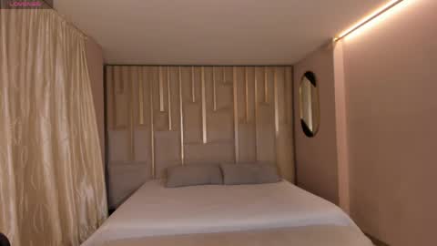 Lizzi  online show from March 26, 2026, 12:11 pm