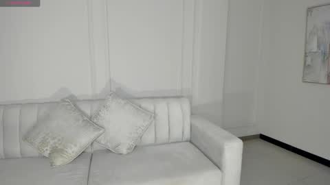 Lizzi  online show from April 4, 2026, 7:44 pm