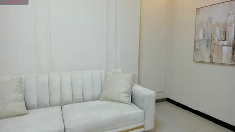 Lizzi  online show from April 11, 2026, 11:58 am