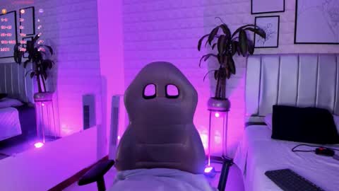 Snapshot of lizzie_evans chatting on November 26, 2025, 12:06 pm Lizzie online show from November 26, 2025, 12:06 pm