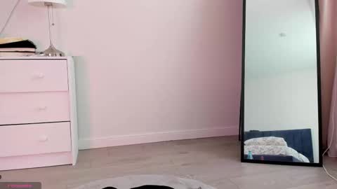 Snapshot of lizzy_peach chatting on September 10, 2025, 6:24 am Lizzy online show from September 10, 2025, 6:24 am