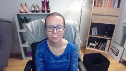 Lizzy online show from October 23, 2025, 5:40 am