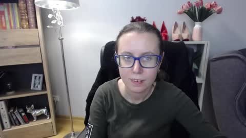 Lizzy online show from December 18, 2025, 5:35 am