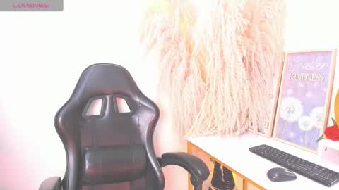 Lizzy  online show from September 26, 2025, 5:00 am