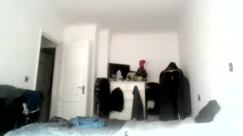 ellbee online show from September 23, 2025, 8:39 am