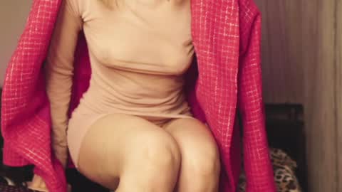 Snapshot of llittle_mi chatting on September 28, 2025, 9:09 pm Mila online show from September 28, 2025, 9:09 pm