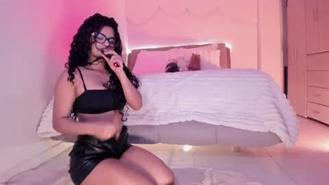 Snapshot of lm_kloeeh chatting on September 27, 2025, 1:43 am Kloe see you 28-11 to celebrate my birthday online show from September 27, 2025, 1:43 am