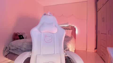 Snapshot of lm_kloeeh chatting on October 31, 2025, 10:11 pm Kloe see you 28-11 to celebrate my birthday online show from October 31, 2025, 10:11 pm