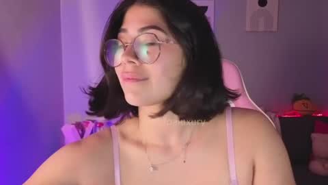 Pamela online show from April 19, 2026, 9:17 pm