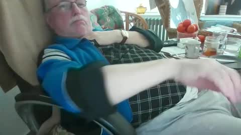 Snapshot of loewe39238 chatting on January 18, 2025, 10:28 am loewe39238 online show from January 18, 2025, 10:28 am