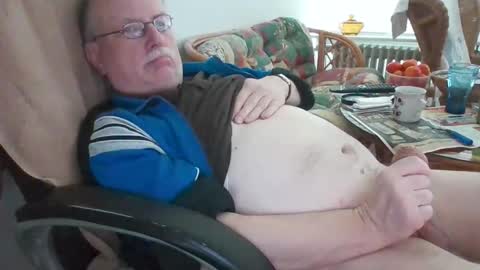 Snapshot of loewe39238 chatting on February 16, 2025, 8:10 am loewe39238 online show from February 16, 2025, 8:10 am