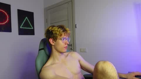 Snapshot of logan_fraser chatting on October 9, 2025, 12:25 pm LOGAN FRASER online show from October 9, 2025, 12:25 pm