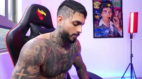 logan_hugh8 online show from October 22, 2025, 9:47 pm