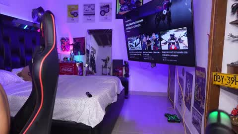 logan_hugh8 online show from March 12, 2026, 1:34 am