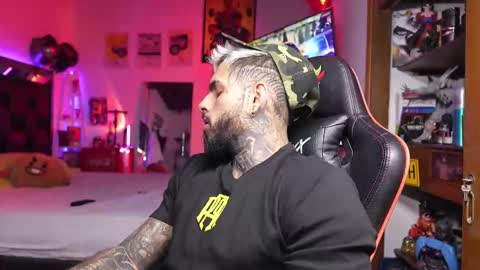 logan_hugh8 online show from March 19, 2026, 4:38 am