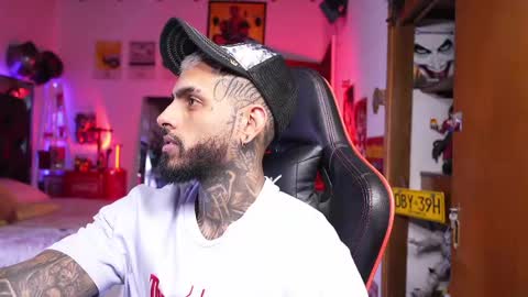 logan_hugh8 online show from April 4, 2026, 6:16 pm