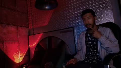 Snapshot of logan_mercer chatting on December 3, 2025, 3:14 am logan_mercer online show from December 3, 2025, 3:14 am