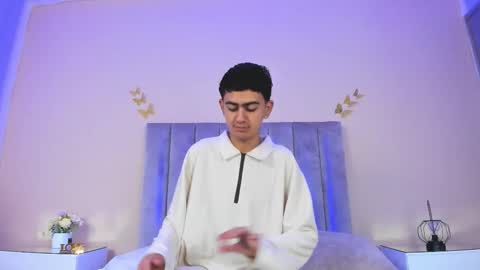 Snapshot of logan_wolf_ chatting on December 14, 2025, 12:32 pm Logan online show from December 14, 2025, 12:32 pm