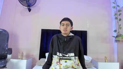 Snapshot of logan_wolf_ chatting on December 16, 2025, 12:43 pm Logan online show from December 16, 2025, 12:43 pm