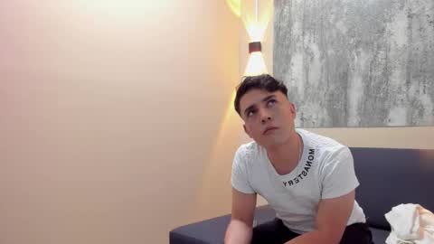 LOGAN YD online show from October 22, 2025, 6:46 am