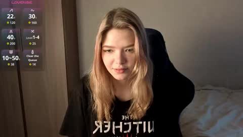 Snapshot of logandrive chatting on October 29, 2025, 11:45 am Logan and Katana online show from October 29, 2025, 11:45 am