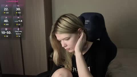 Snapshot of logandrive chatting on December 1, 2025, 1:05 pm Logan and Katana online show from December 1, 2025, 1:05 pm