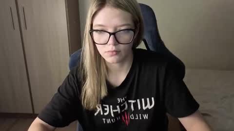 Snapshot of logandrive chatting on December 5, 2025, 4:03 pm Logan and Katana online show from December 5, 2025, 4:03 pm