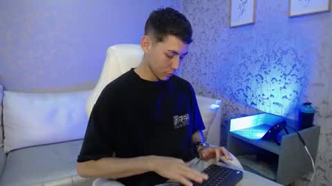 Snapshot of loganfoster_ chatting on December 13, 2025, 8:36 pm Loganfoster online show from December 13, 2025, 8:36 pm