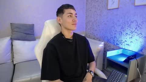 Snapshot of loganfoster_ chatting on December 14, 2025, 10:03 pm Loganfoster online show from December 14, 2025, 10:03 pm