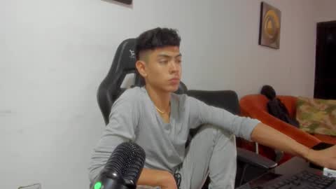 logantwink18 online show from March 3, 2026, 3:18 pm