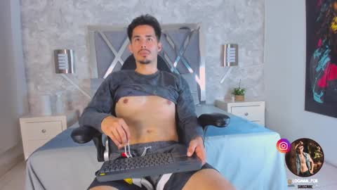 Loghan online show from September 26, 2025, 3:43 am