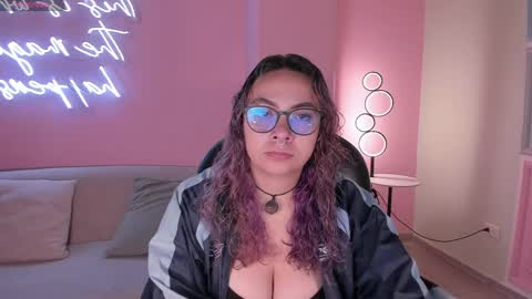 Snapshot of loiseharper chatting on May 18, 2026, 7:20 pm Loise online show from May 18, 2026, 7:20 pm