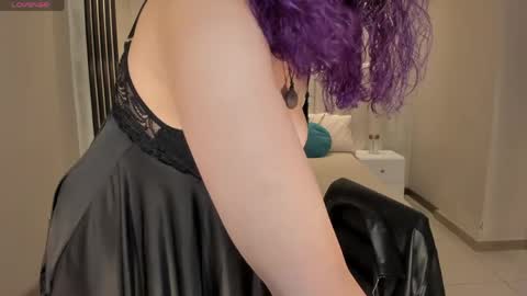 Snapshot of loiseharper chatting on May 24, 2026, 11:32 pm Loise online show from May 24, 2026, 11:32 pm