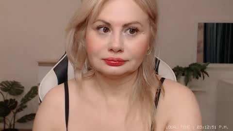 Lola  online show from October 7, 2025, 10:12 am