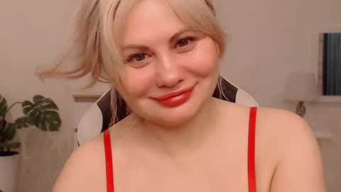  Lola  online show from November 18, 2025, 5:23 am