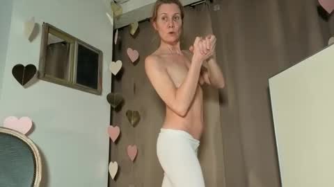 lola_belgium online show from March 4, 2026, 7:09 pm