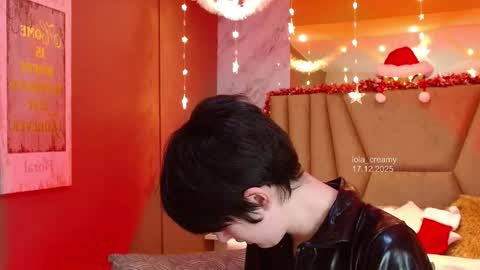 Lola online show from December 17, 2025, 1:50 pm