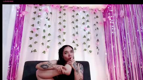 lola_foox online show from April 15, 2026, 5:31 pm
