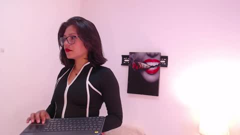 lolaandcamille online show from October 27, 2025, 7:07 pm