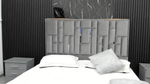 Lola Angel online show from November 28, 2025, 8:22 pm