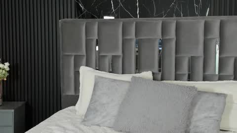 Lola Angel online show from December 18, 2025, 8:48 pm