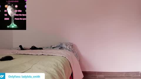 lolaasmith_21 online show from February 3, 2025, 12:25 pm